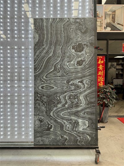 Panneaux en pierre translucide pour comptoirs